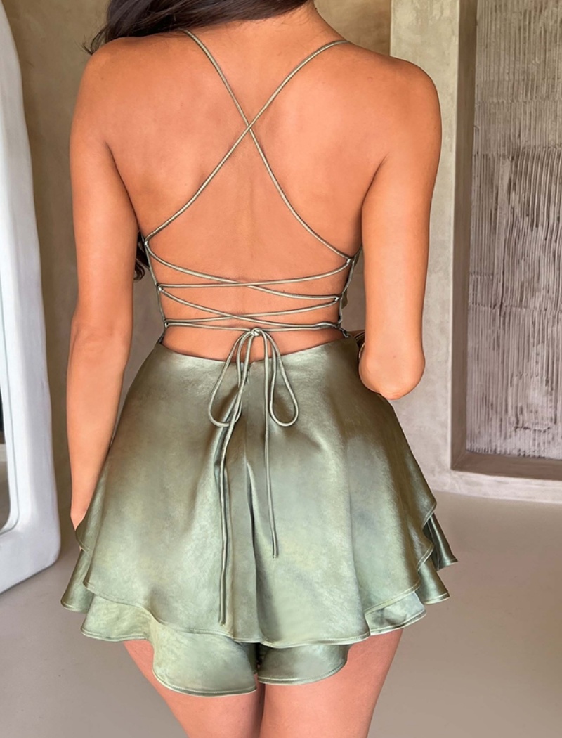 Satin-Kleid Kurz Wasserfallausschnitt Spaghettiträger Ausgestellt Rückenansicht